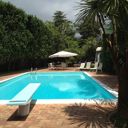 Glicini Bed and Breakfast 4*